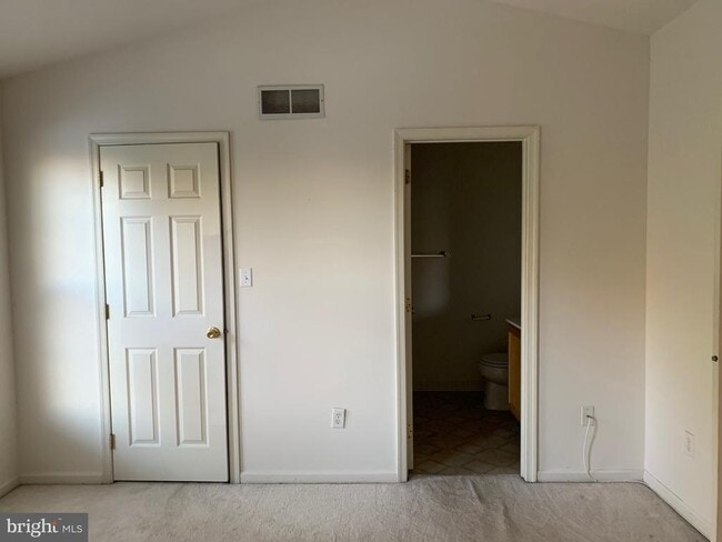 Building Photo - 114 Couples Dr