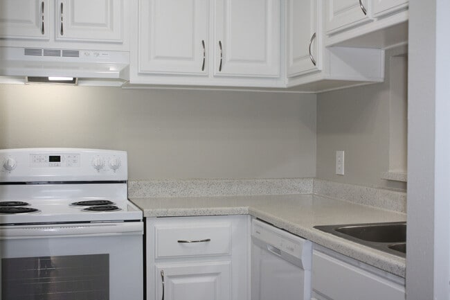 Building Photo - Cobblestone Village