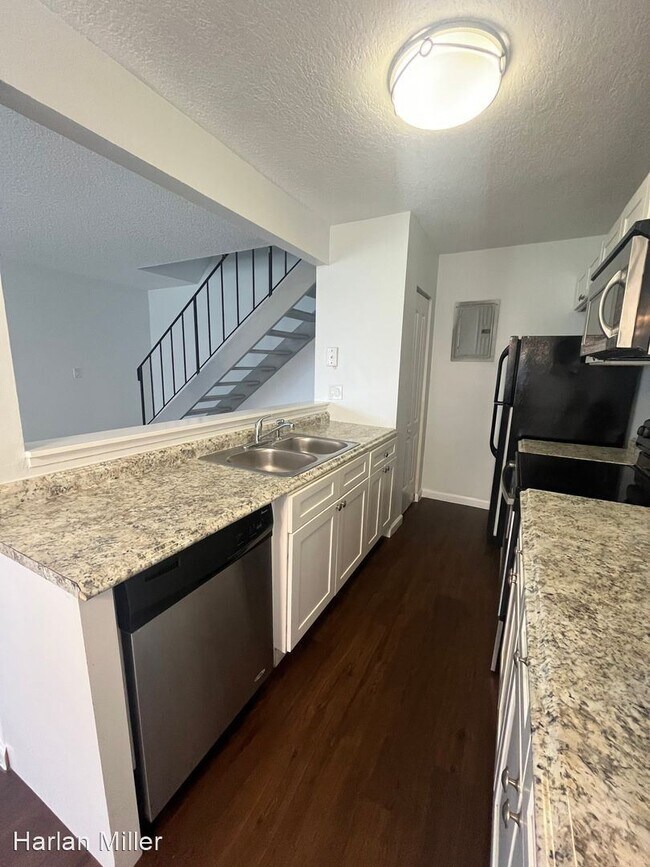 Building Photo - 2 br, 1 bath House - 803 W TIFFANY DR #3