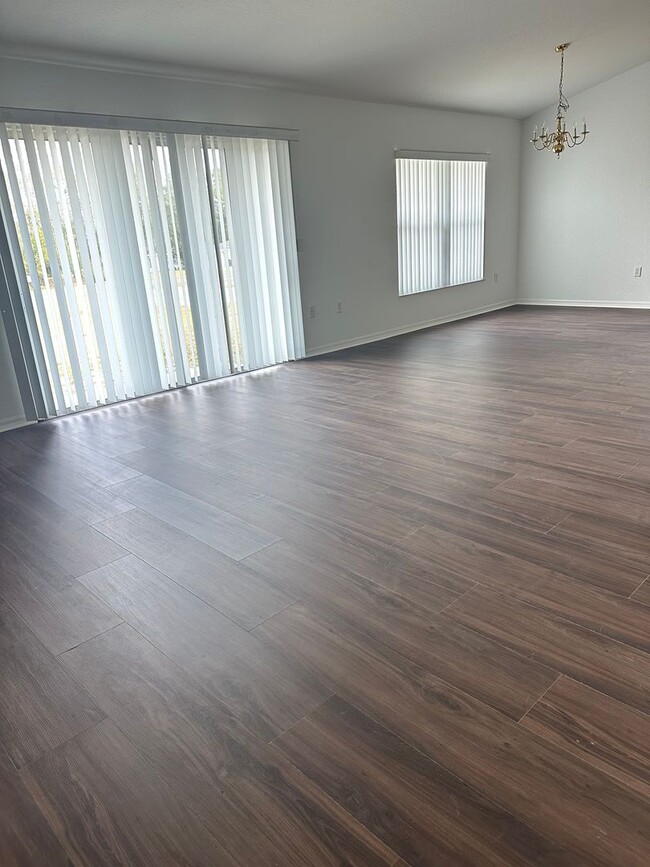 Building Photo - Marion Oaks