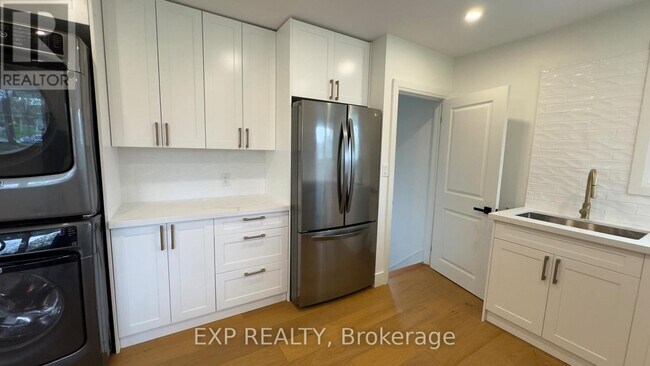 Building Photo - 21 Clearview Heights