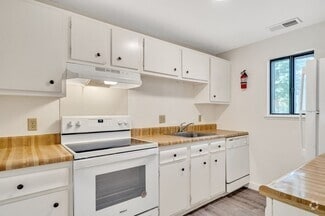 Building Photo - 28 Village Hill Ln