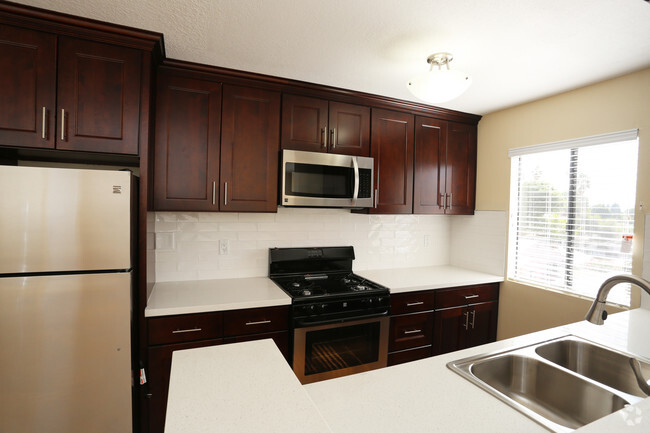 1BR, 1BA-Kitchen - Chateau W6600 Apartment Homes