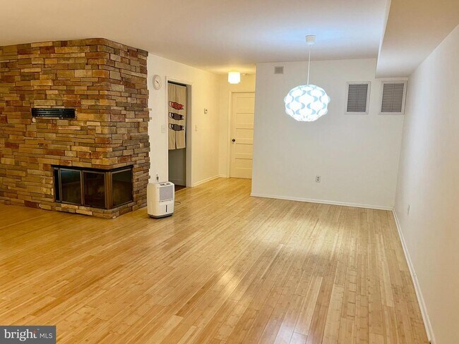 Building Photo - 110 Biscayne Ct