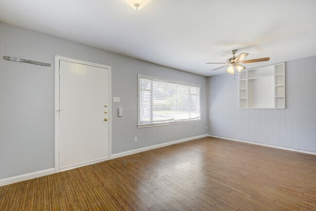 Foto del edificio - 4506 Caswell Ave