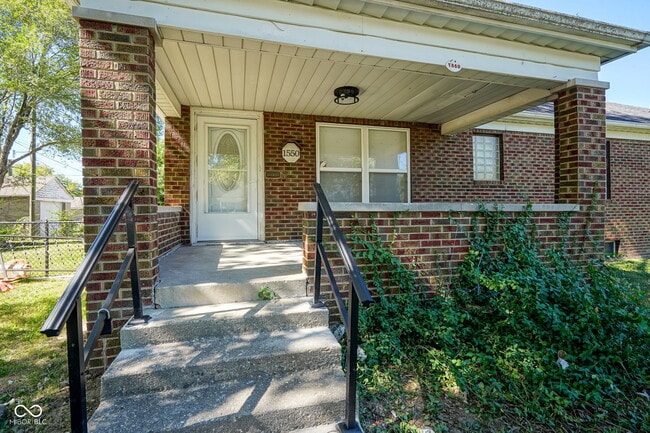 Building Photo - 1550 N Butler Ave