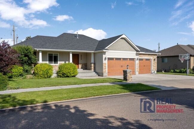 Foto del edificio - Beautiful - Elegant - 5 Bedrooms - 3 Car -...