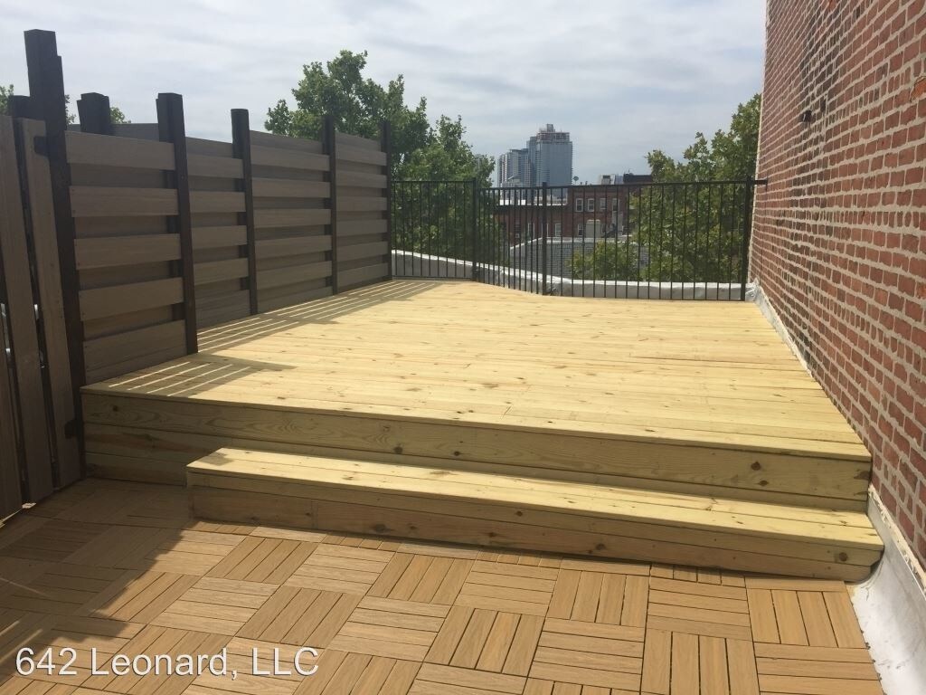 Building Photo - 642 Leonard St