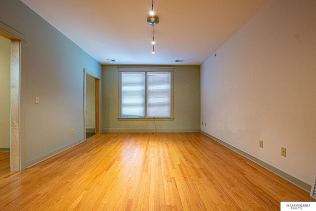 Building Photo - 5019 Underwood Ave