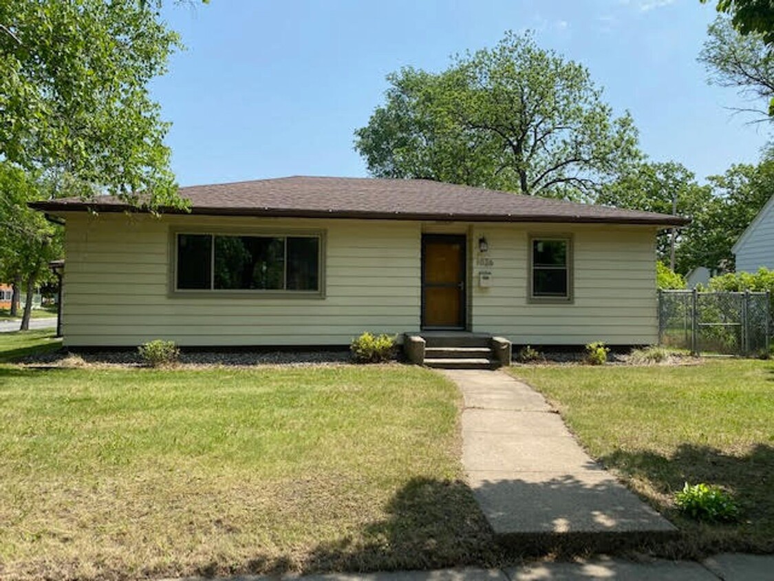 Primary Photo - 3 Bedroom 2 Bath Home in North St. Cloud