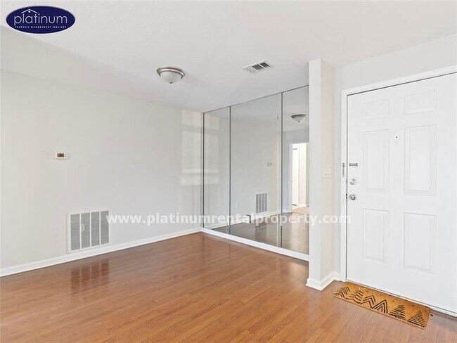 Foto del edificio - 1217 Pine Heights Dr NE