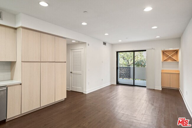 Foto del edificio - 6217 Waring Ave