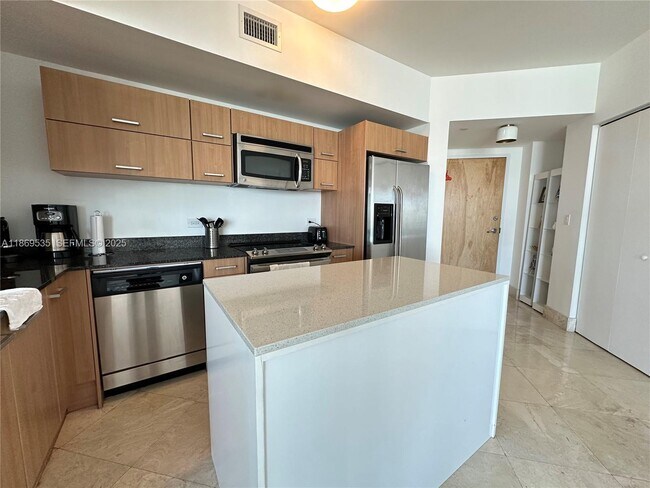 Foto del edificio - 350 S Miami Ave