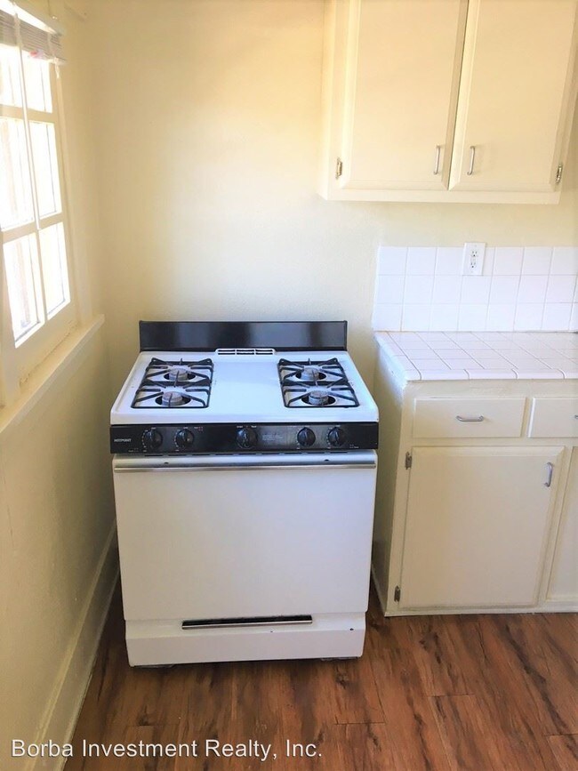 Foto del edificio - 910 Pine Ave