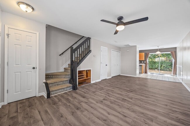 Foto del edificio - Great 2 bdrm Townhome in Steele Creek area...