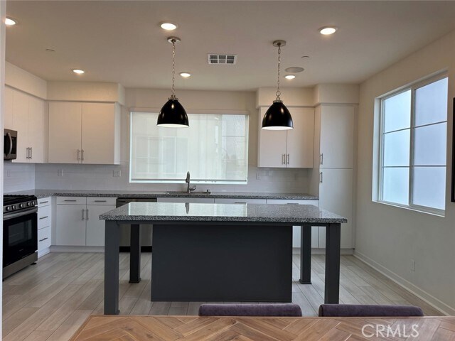 Foto principal - 14180 Bay St