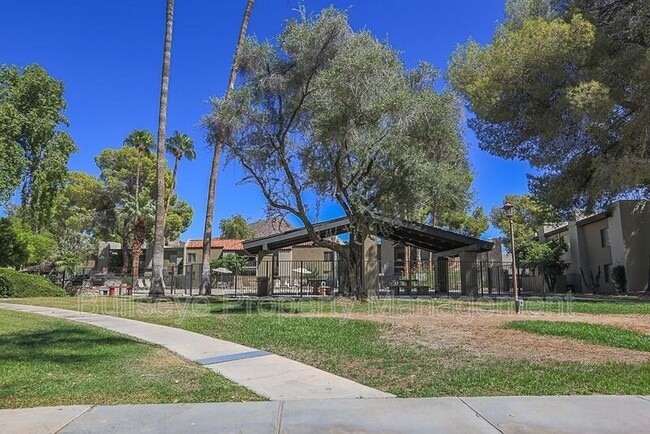 Building Photo - 4201 E Camelback Rd