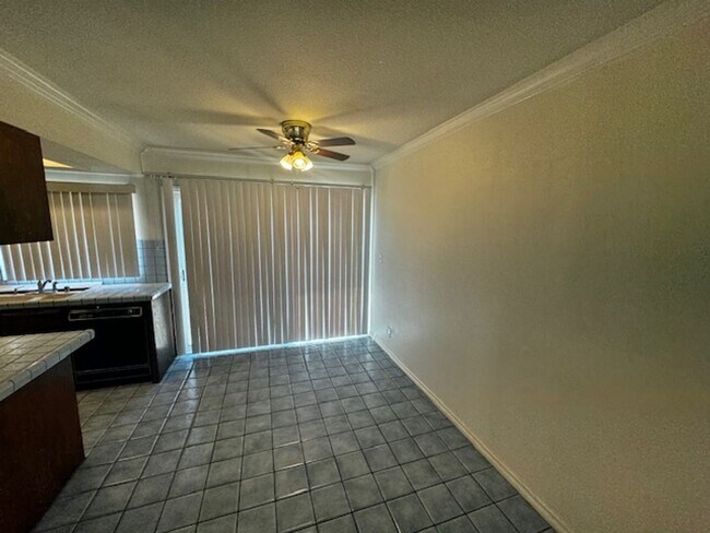 Building Photo - Quiet and Quaint 3 Bed-1.5 bath Home in St...