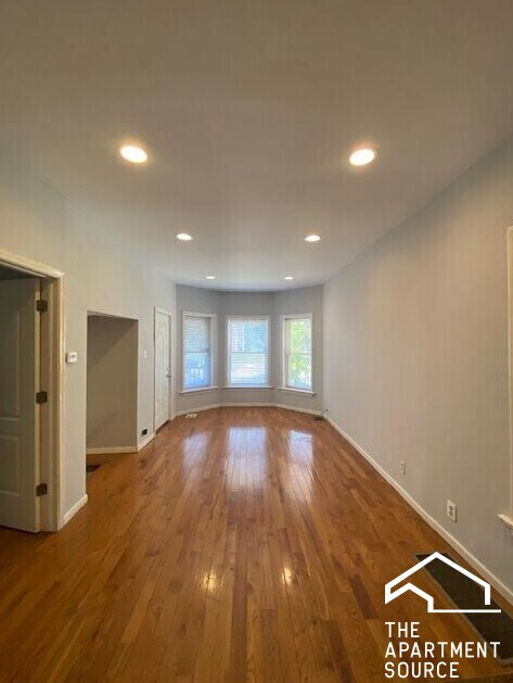 Foto del edificio - 2733 W Fullerton Ave