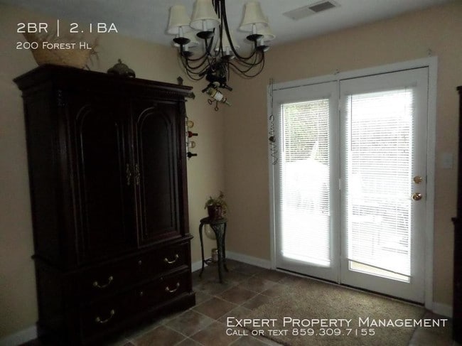 Building Photo - 200 Forest Hill Dr