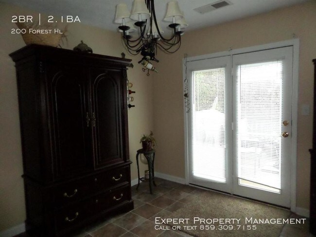 Foto del edificio - 200 Forest Hill Dr