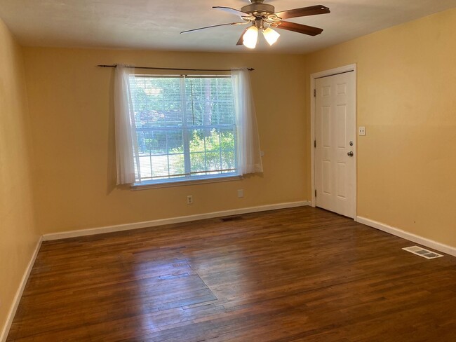 Building Photo - 4 bed 2 bath Minutes from FSU! available A...