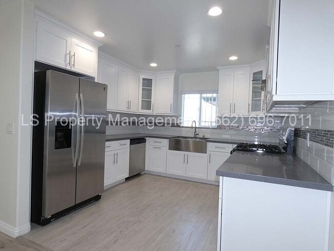 Building Photo - *Available NOW in Downey*!!