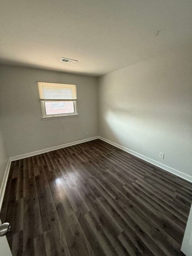 Foto del edificio - 625 N Elmwood Dr