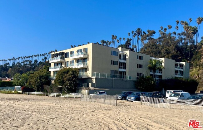 Foto del edificio - 723 Palisades Beach Rd