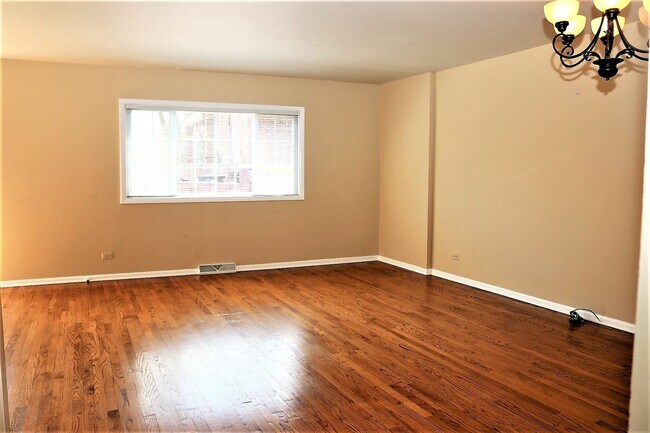 Building Photo - 322 Skokie Ct