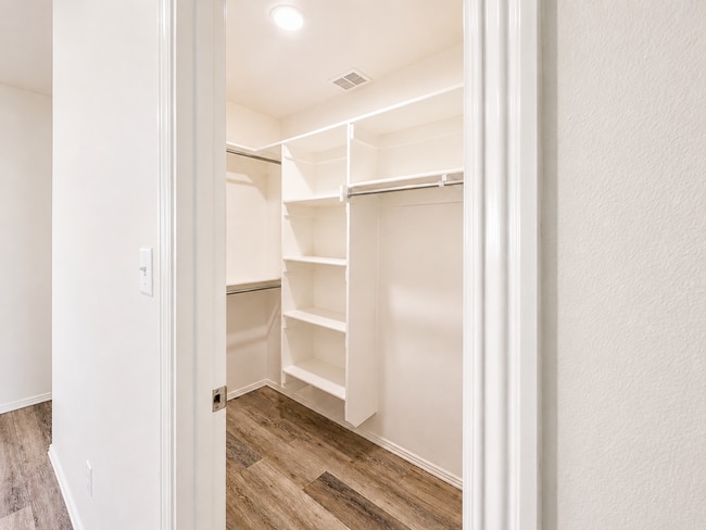 Building Photo - 1011 S Benchmark Ln