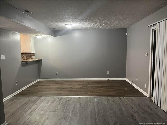 Foto del edificio - 405 Kirkcaldy Ct