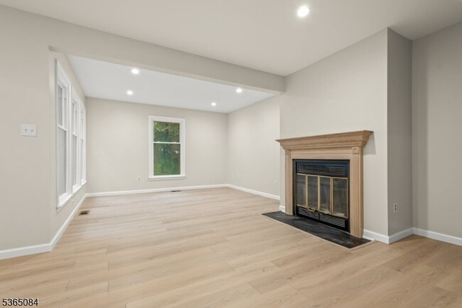 Building Photo - 52 Arthurs Ct