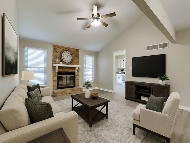 Building Photo - Charming 3-Bed, 2-Bath Home in Lee’s Summit | Cul-de-Sac, Fireplace & Fenced Yard