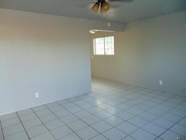 Building Photo - 2711 S Mesa Ave