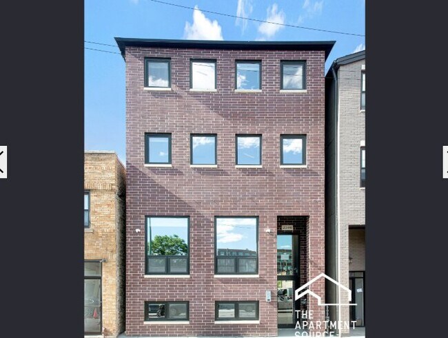 Foto del edificio - 2346 W Grand Ave