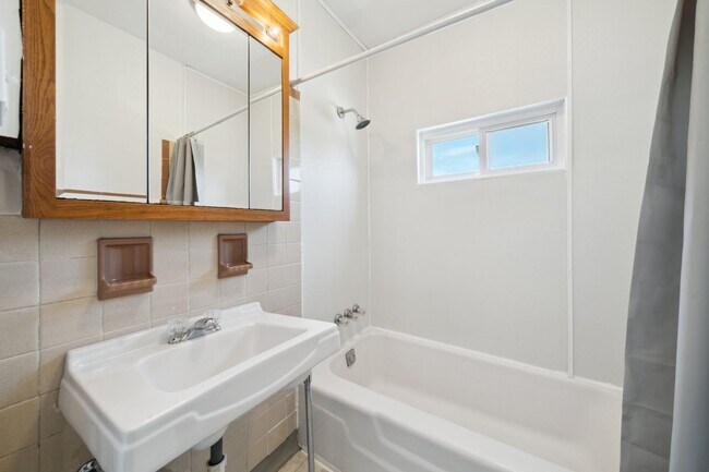 Foto del edificio - Stunning 3 Bedroom home in Greensburg Avai...