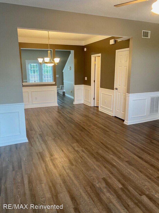 Building Photo - 2 br, 2.5 bath House - 2005 Creekside Court