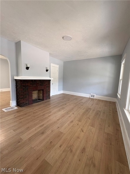 Building Photo - 946 E 79th St