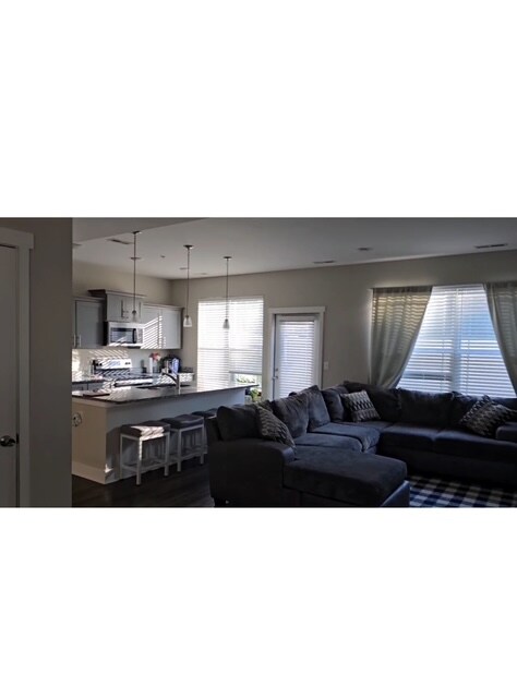 Foto del edificio - 6008 Hillside Ln