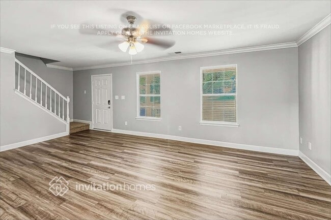 Building Photo - 410 Queens Dr SW