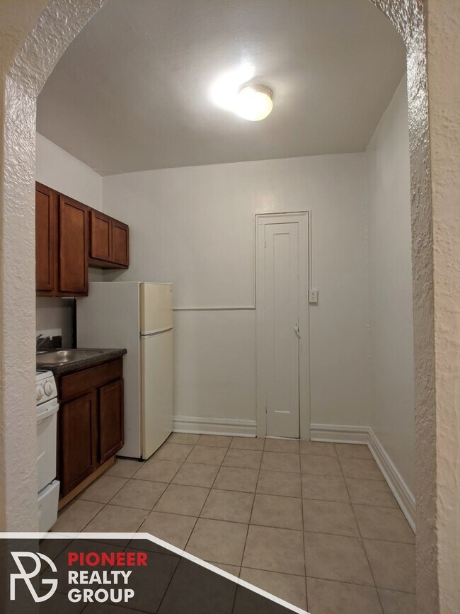 Building Photo - 4827 N Damen Ave