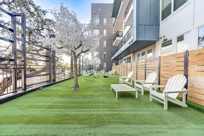 Building Photo - 1111 Shepherd Dr