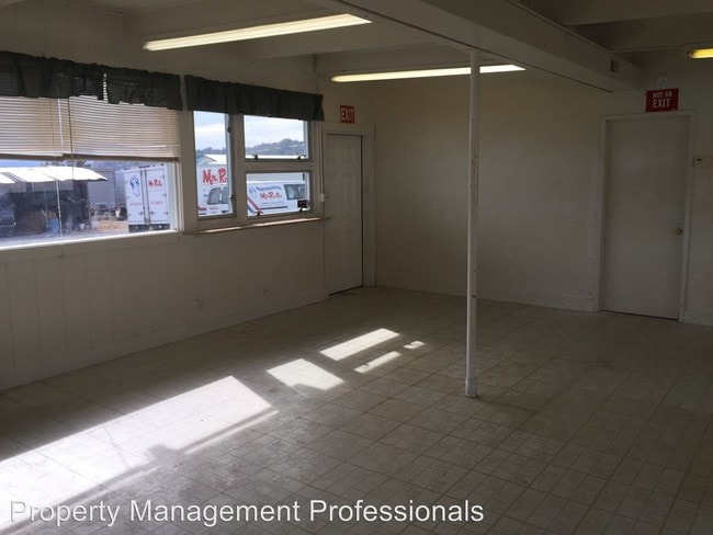 Building Photo - 2050 NW Vine St