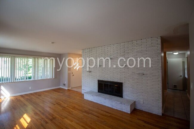 Building Photo - 1825 N 48th Ave