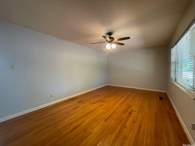 Building Photo - 510 Robinette St