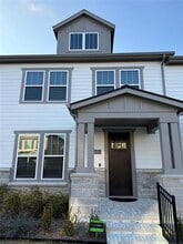 Building Photo - 9015 Scarp Hl Ln