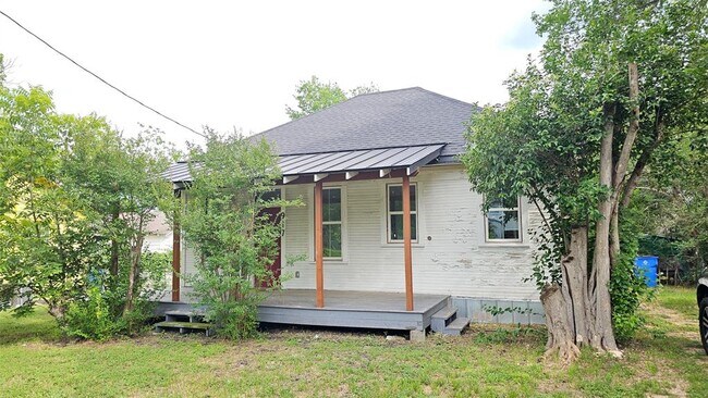 Foto del edificio - 917 W 6th St