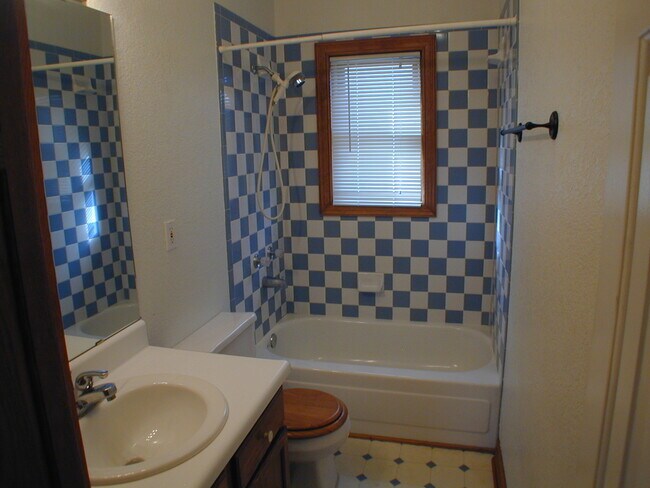 Foto del edificio - House For Lease
