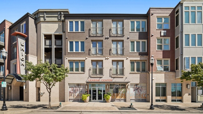 Building Photo - Union at Carrollton Square